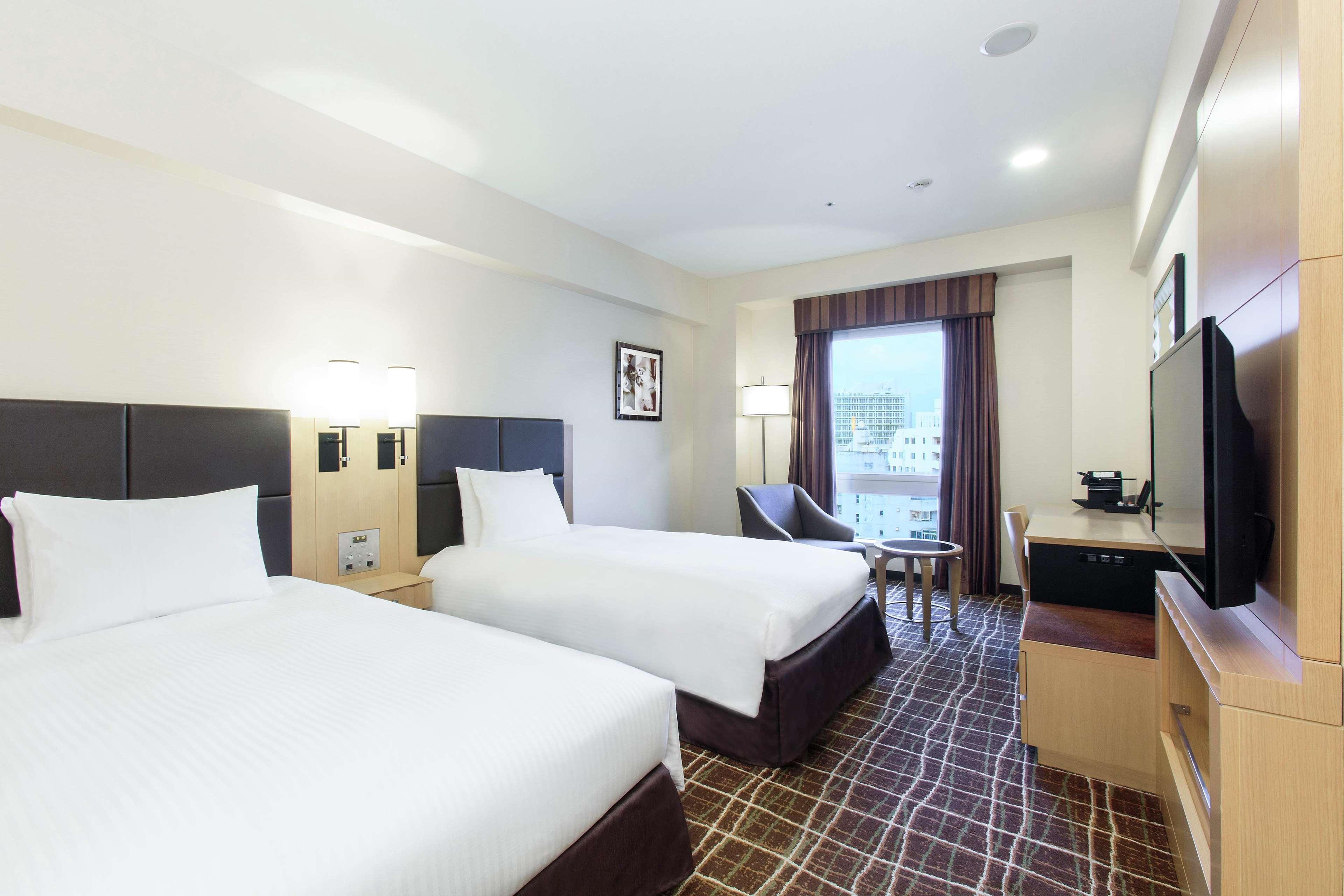 Отель Doubletree By Hilton Наха Экстерьер фото