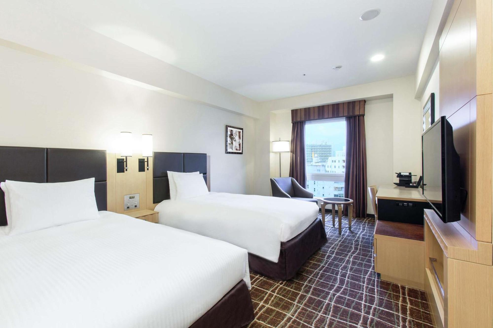 Отель Doubletree By Hilton Наха Экстерьер фото